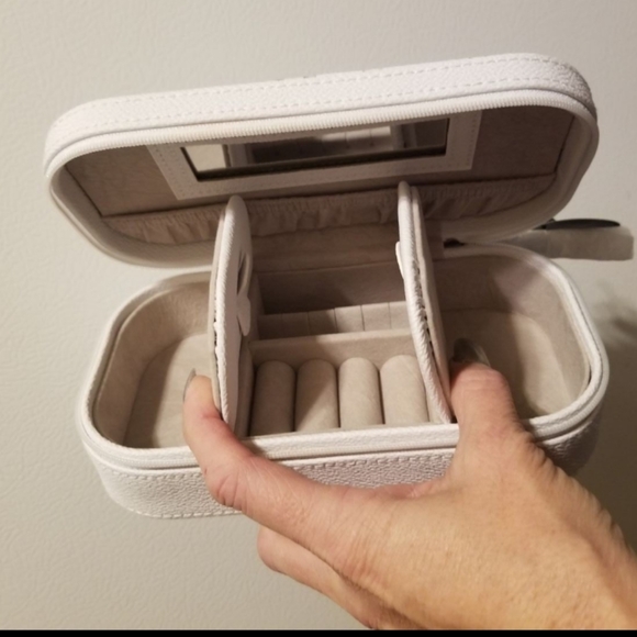 LLAMA JEWELRY BOX CASE - Picture 3 of 4